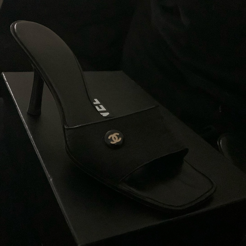 Vintage Black CHANEL Heel (Size 7.5)